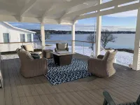 Rose Cottage Oceanfront with Private Dock - Homestays
