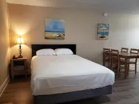 Parlee Beach Motel - Motel