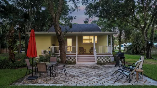 NEW LAKE HOUSE Just remodeled  All newly furnished with comfort in mind. - 4-Sterne