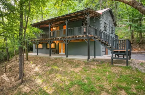 DeerRidge Lodge-Charming Retreat mins from Historic Franklin and Nashville. - balcony