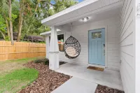 Tide + Tailgate - Sleeps 12, Arcades, Mini Golf - balkon