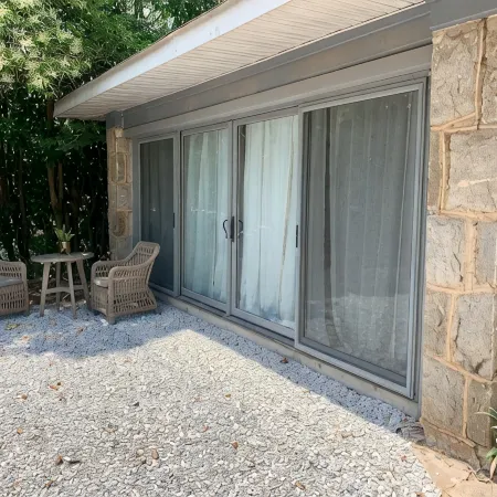 Cozy Carriage House in Downtown Forest City! Hotels in Cool Spring