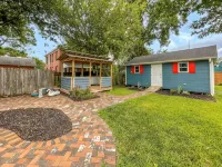 Large newly renovated Cape Victorian 5 blocks from the beach, sleeps 12 - Wi-Fi
