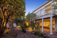 Charming Garden Level Flat and Walk to Beach & Cafes - Wifi
