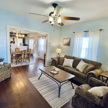 Charming & Cozy Craftsman: AC/Heat + Pets Free!