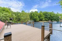 Shady Shoals - Lakefront; Quiet Cove; Huge Dock; Pool Table; Walk to State park - 3-stjärniga