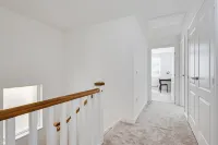 Stylish 4-br House With 3 Ensuite Free Parking - 2-نجوم