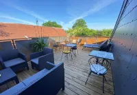 Le 24 Hotel - 3-Star