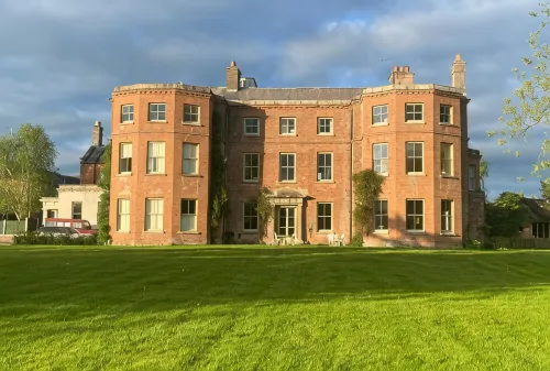 Large, comfortable Manor House near Ludlow with ten en-suite bedrooms. - 4-Star