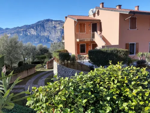 Apartment Agnese with lake view, swimming pool, garage and private garden. - appartements de vacances