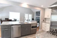 Family Oasis with Pool, Game Room, & Outdoor Kitchen - Walk to Beach & Trails! - Fitnessstudio