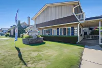 Ludington Pier House - parking