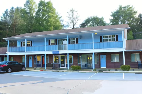 Colonial Inn Franklin - parking