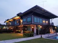 Kluang Container Swimming Pool Hotel - 2-Star