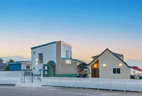 Namhae Boolgeun Noeul Pool Villa - Pensions