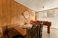 Spacious Resort Cabin – Sleeps 16, Minutes to Silver Dollar City! - 샬레 호텔