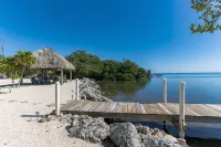 Private Oceanfront Home with 2024 Swim Spa , Paddle-Boards,Kayaks, & Bikes. - 비치
