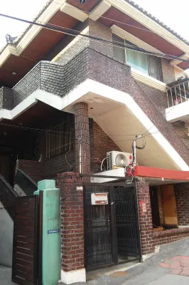 Emotion Guesthouse