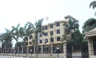 Dees Hotels Apartment & Suites