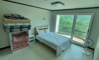 Ongjin Goldstar Hotel and Pension
