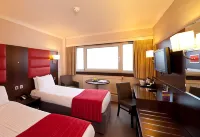 Leonardo Inn Glasgow West End Hotels near Craigton Community Gardens