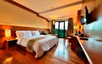 Oak Tree Emerald Hotel & Conventions Semarang Hotels in Gajahmungkur