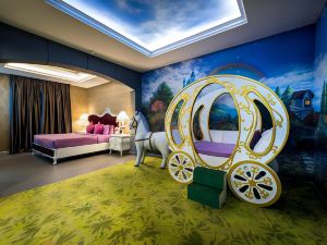 Maison Boutique Theme Hotel Kuala Lumpur by Swing & Pillows