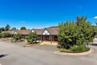 Blazing Stump Motel & Suites Hotels in Ebden