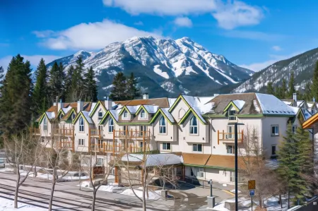 The Rundlestone Lodge Отели рядом с достопримечательностью «Banff Registry»