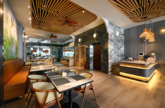 La Opera Saigon Hotel Отели рядом с достопримечательностью «Здание городского совета»