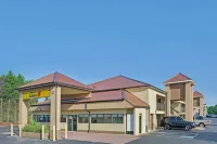 Super 8 by Wyndham Suwanee Hotels in Suwanee