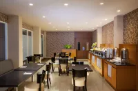 Lunara Home Living by Daphna Management (formerly Aveon Express Yogyakarta) - breakfast
