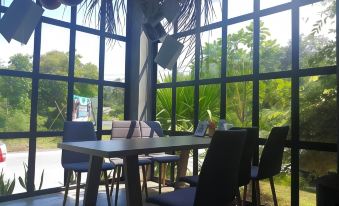 Vish Hotel and Cafe