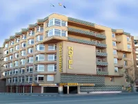 Pasarela Hotels near La Raza
