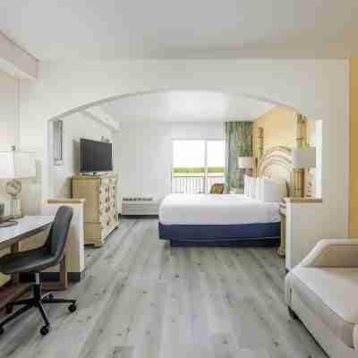 Hutchinson Island Plaza Hotel & Suites Rooms