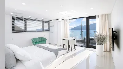 Geoje Lesolay Poolvilla Hotels in 