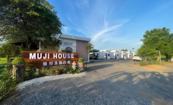 Muji House & Cafe'
