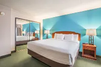 AmericInn & Suites By Wyndham Baraboo Event Center Hotels in Baraboo
