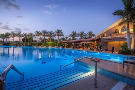 Hilton Alexandria King's Ranch Отели в г. Qetaa Maryout