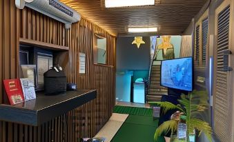 7. 더히트호텔..