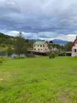 House on the lake Hotel di Skanland