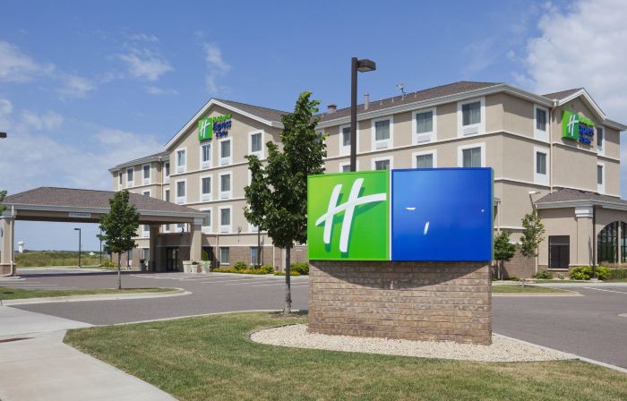 Holiday Inn Express & Suites ROGERS by IHG