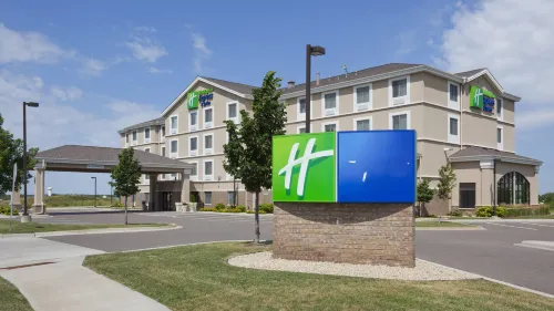 Holiday Inn Express & Suites ROGERS by IHG - parking