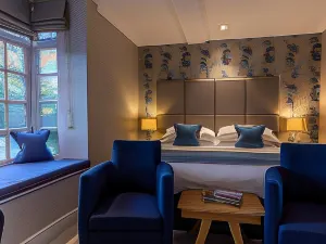 Langshott Manor - Luxury Hotel Gatwick