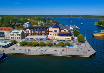 Waxholms Hotell Hotels near Batteriparken, Kronuddens batteri, 13:e batteriet, Vaxholmslinjen