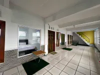 RedDoorz Syariah @ Jalan Dieng 4 Hoteller i Tambi
