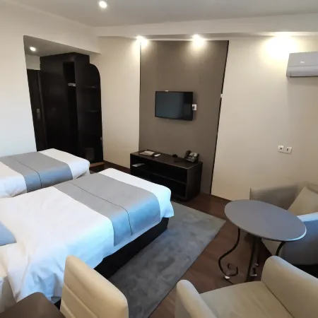 Corona Hotel