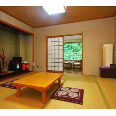 料理旅館 萬屋 Rooms