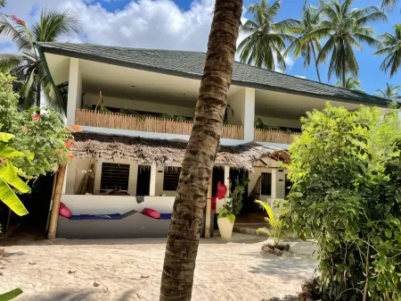 Blue Reef Sport & Fishing Lodge and Bungalows