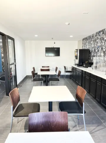 Super 8 by Wyndham Peoria